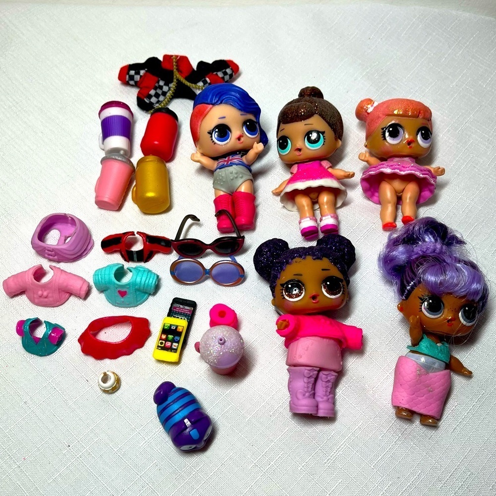 LOL Dolls with Accessories. Sunglasses. Cups.